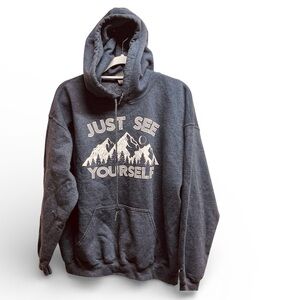 Gildan Dark Gray Mountain Graphic Heavy Duty Hoodie Size L